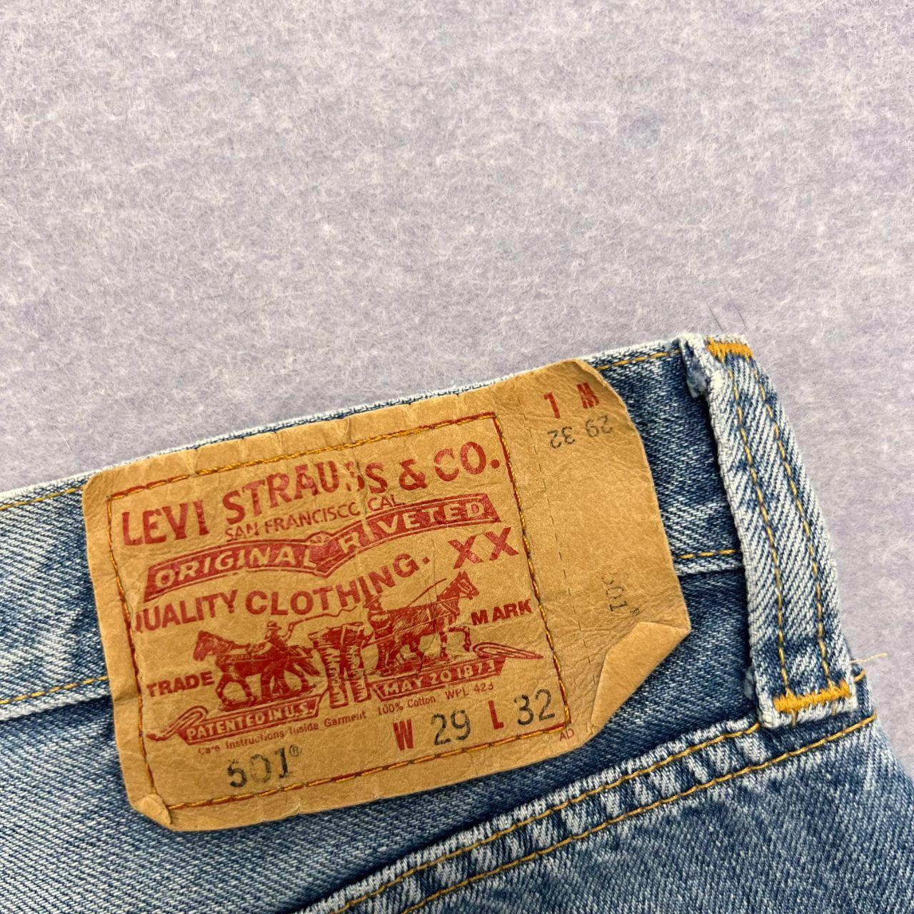 Vintage Levi’s 501 Y2K Light Wash Denim Jeans Button Fly W29 L32 Made In 2000
