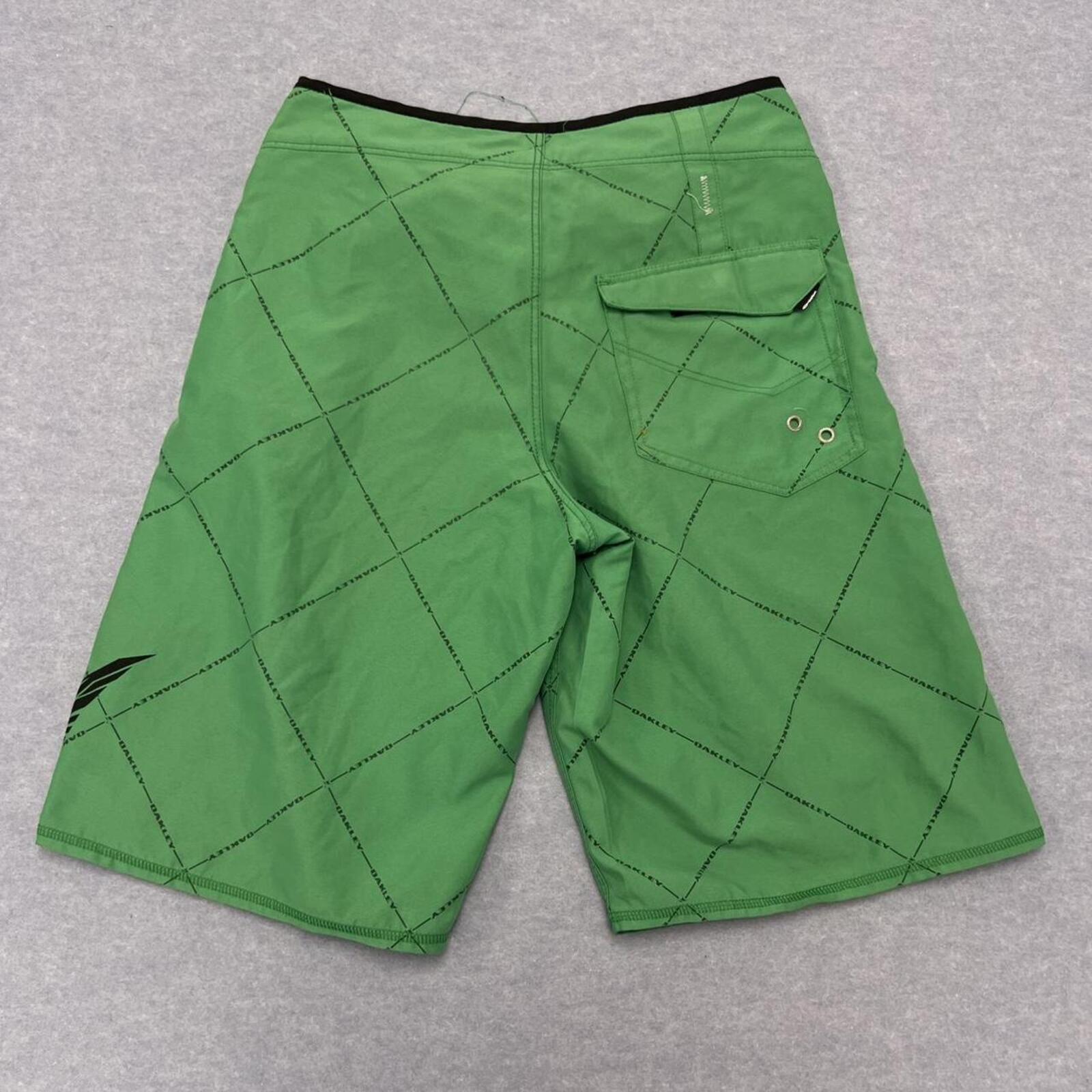 Vintage 2005 Oakley Men's Green Diamond Logo Print Y2K Surf Board Shorts Size 30