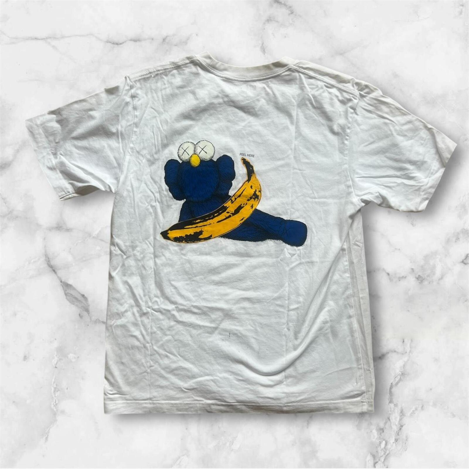 Uniqlo X Kaws X Andy Warhol Men’s White Cookie Monster & Banana Graphic Streetwear Tee Size Medium