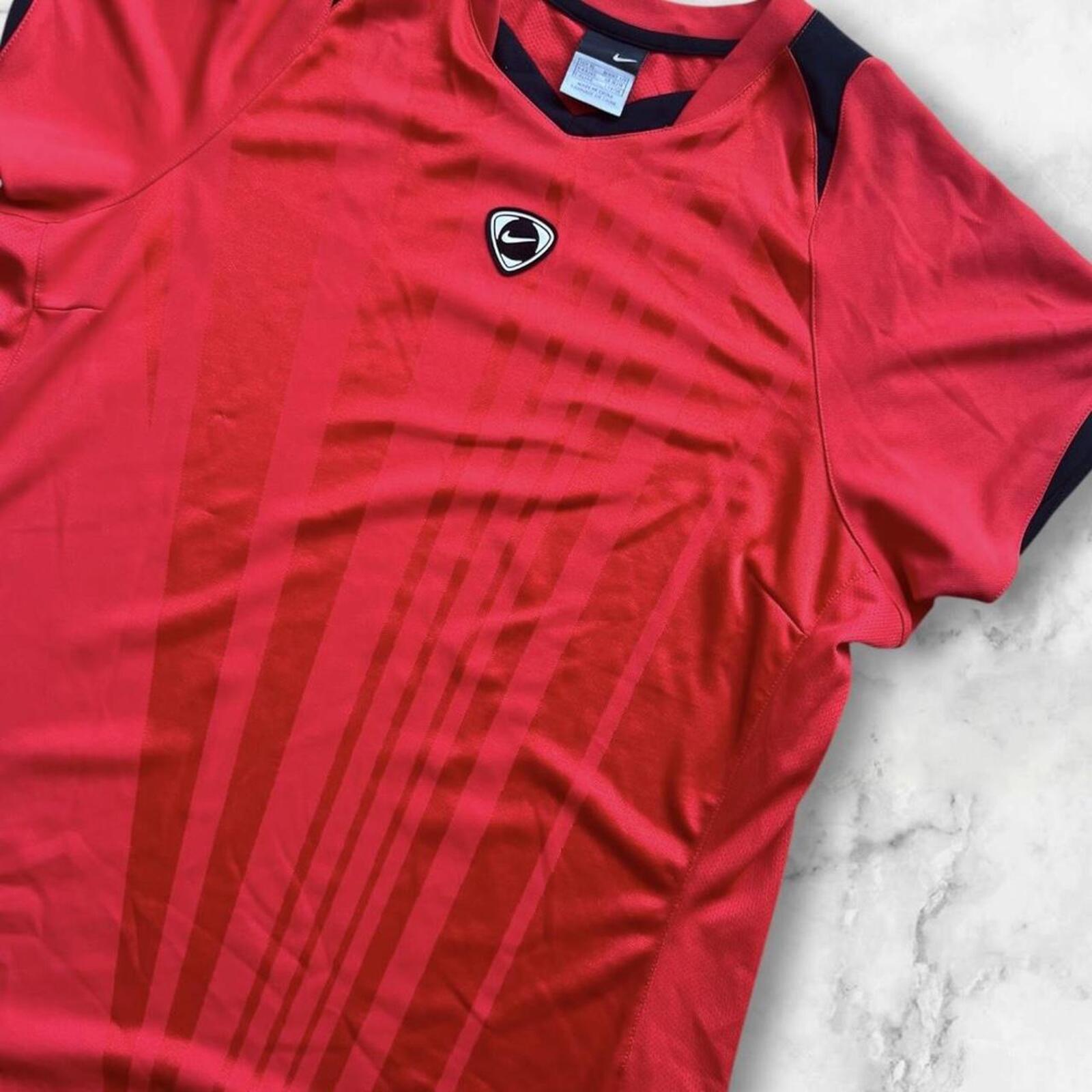 Vintage 00’s  Nike Men’s Red & Black Sports Training Top / Jersey Y2K (Fits Medium / Large)