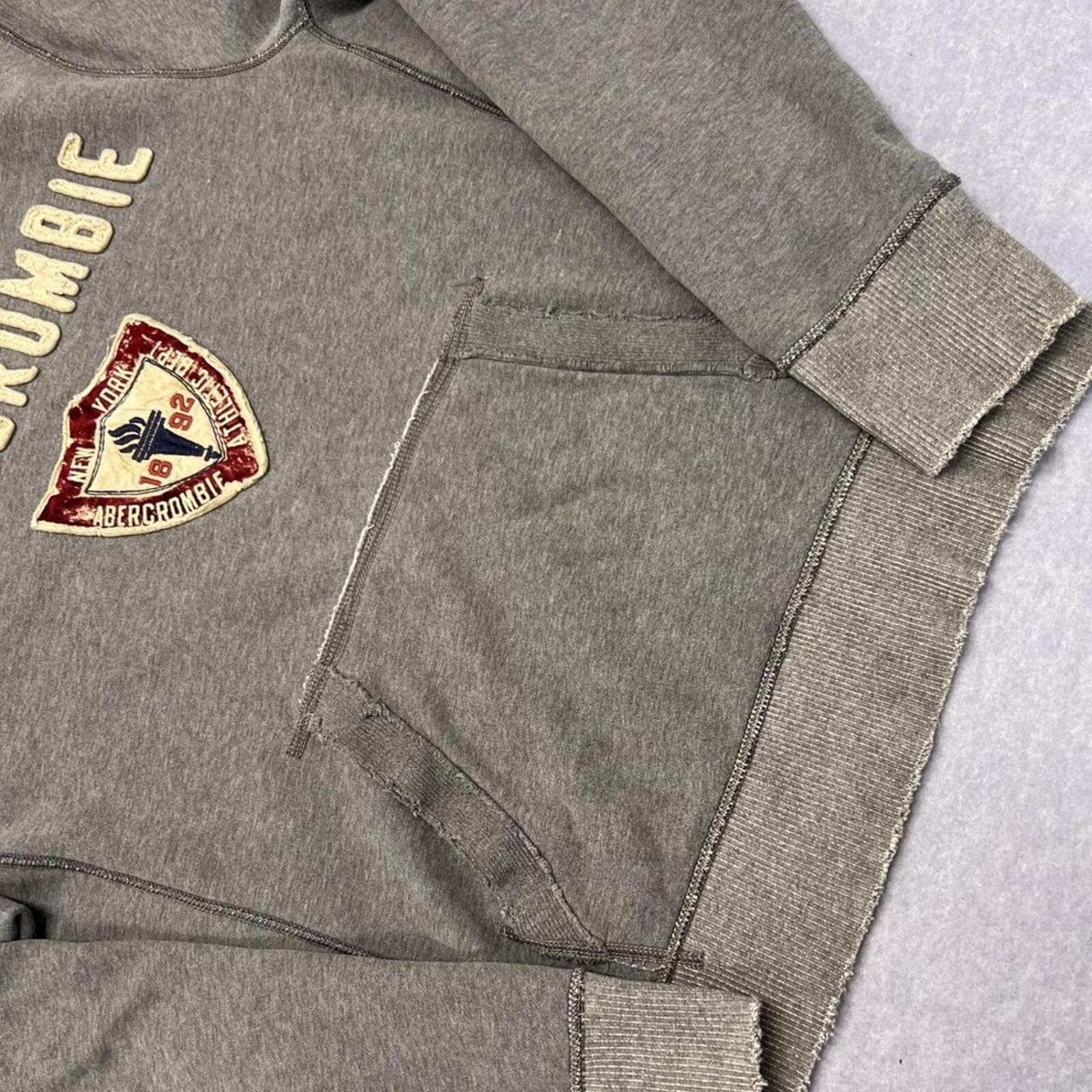 Vintage Abercrombie & Fitch New York Men’s Grey Spell Out Crest Distressed Preppy Hoodie XL