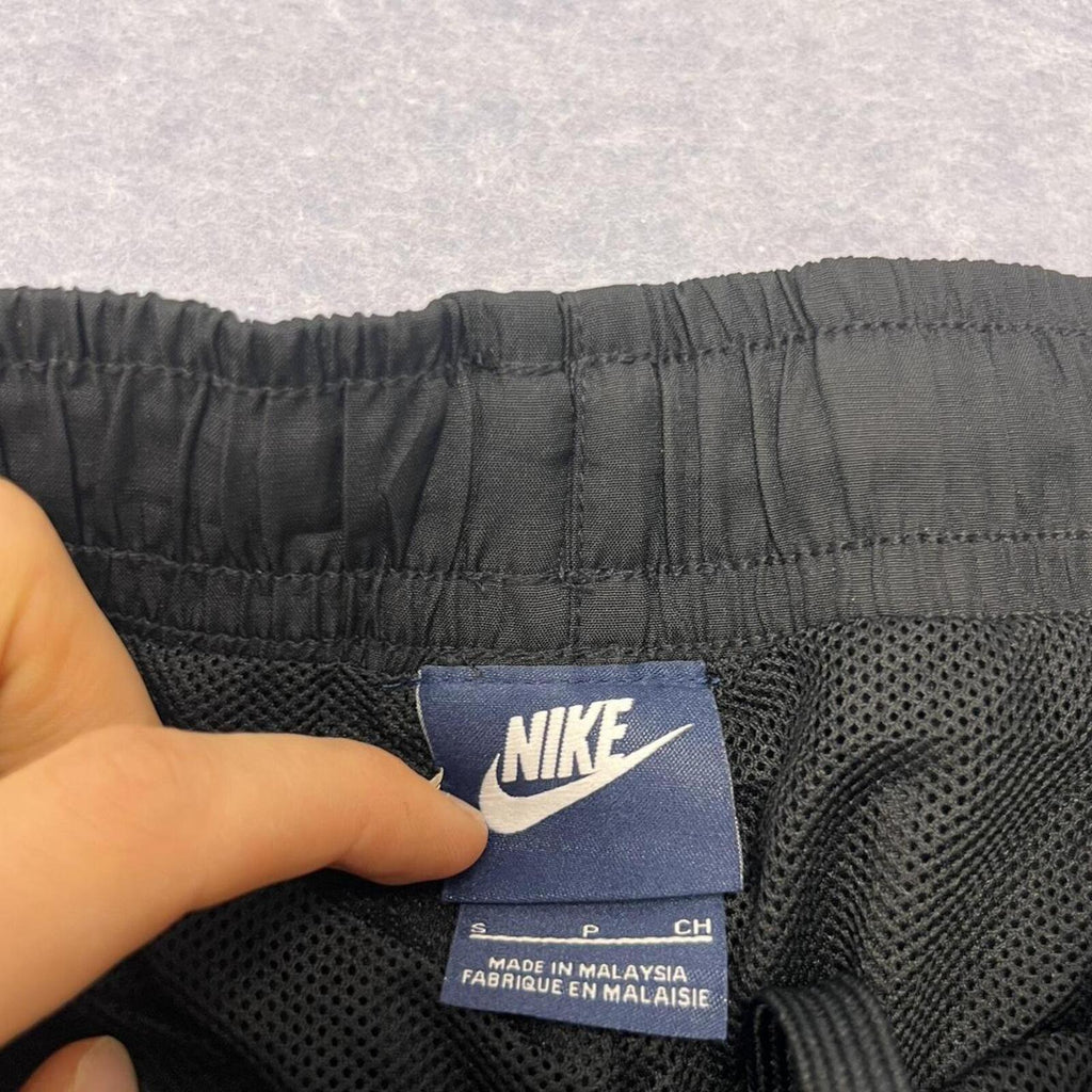 Vintage Nike Men's Black Baggy Streetwear Parachute Track Pants Y2K Small