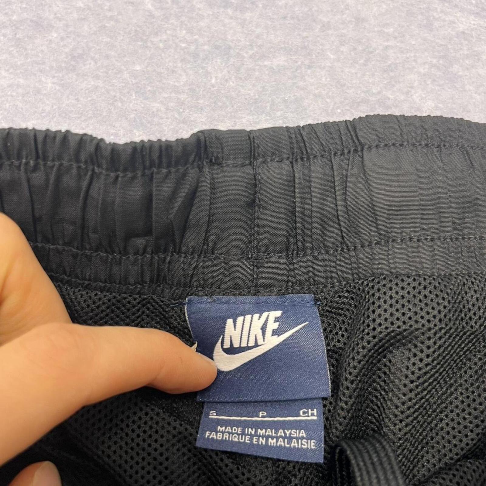 Vintage Nike Men's Black Baggy Streetwear Parachute Track Pants Y2K Small