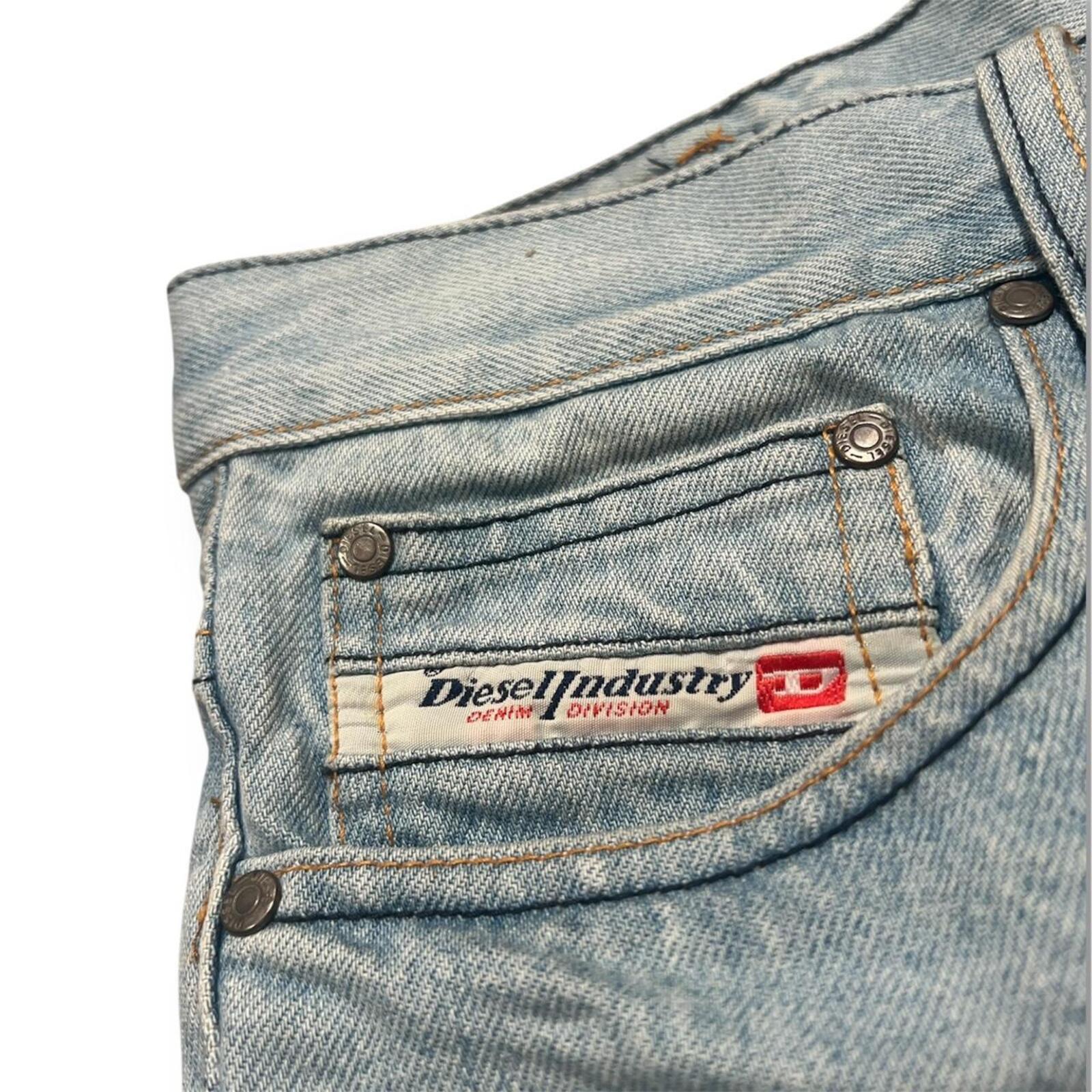 Vintage Diesel Industries Women’s Denim Jorts Jean Shorts Acid & Stone Washed Light Blue Tapered Pants Size 31”