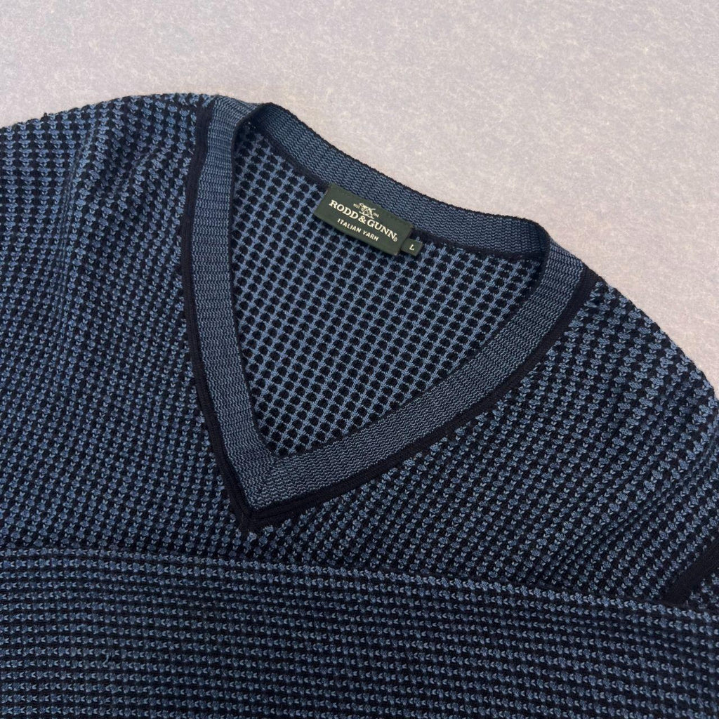 Rodd & Gunn Extra Fine Merino Wool Blue & Black V-Neck Knit Sweater Men's Large