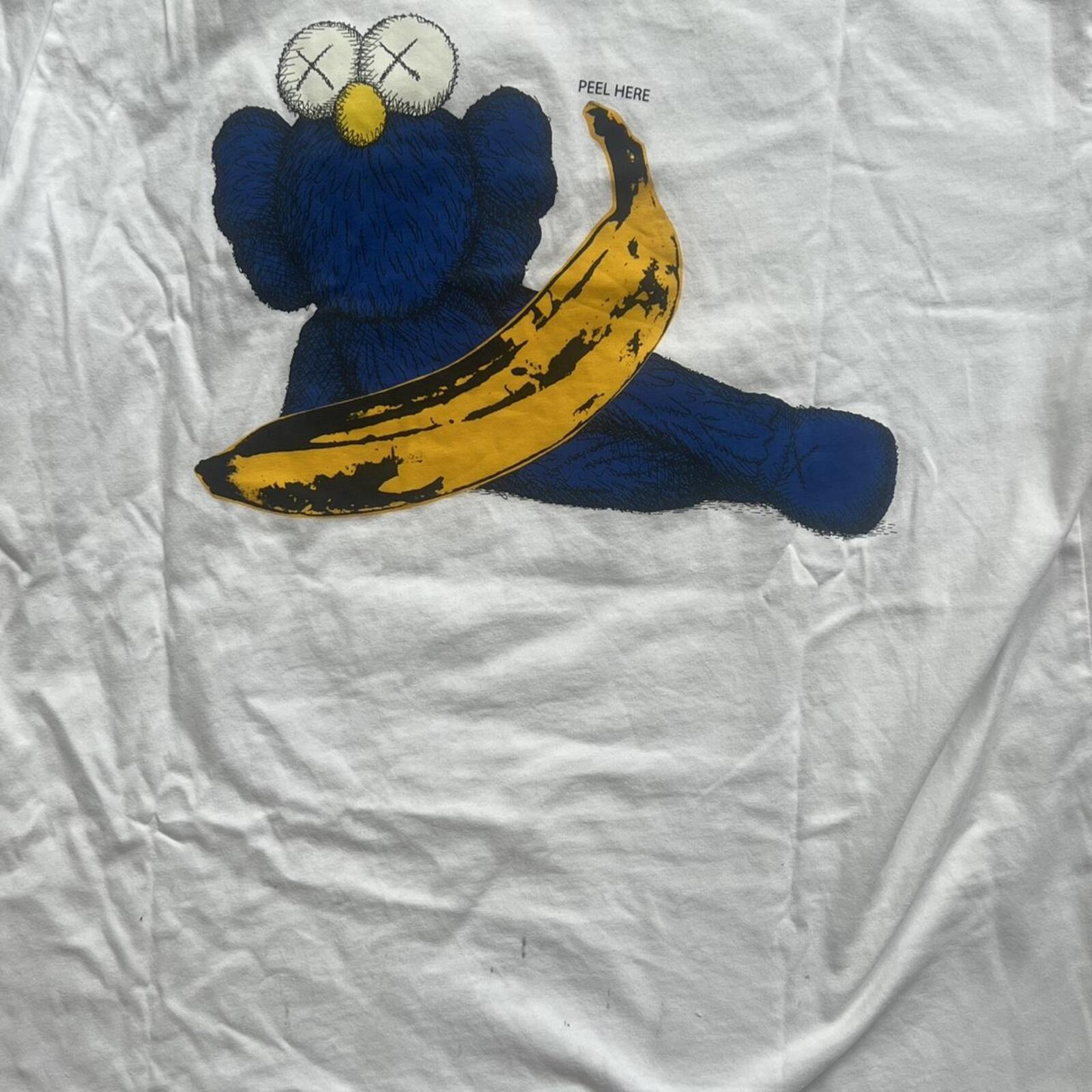 Uniqlo X Kaws X Andy Warhol Men’s White Cookie Monster & Banana Graphic Streetwear Tee Size Medium