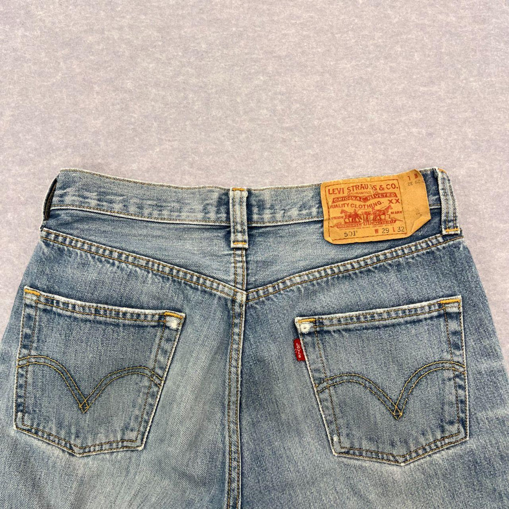 Vintage Levi’s 501 Y2K Light Wash Denim Jeans Button Fly W29 L32 Made In 2000