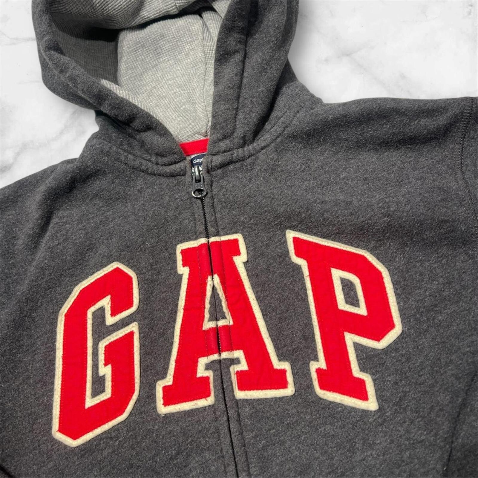 Vintage GAP Kids Youth Grey & Red Spell Out Zip Up Hoodie Children’s Medium