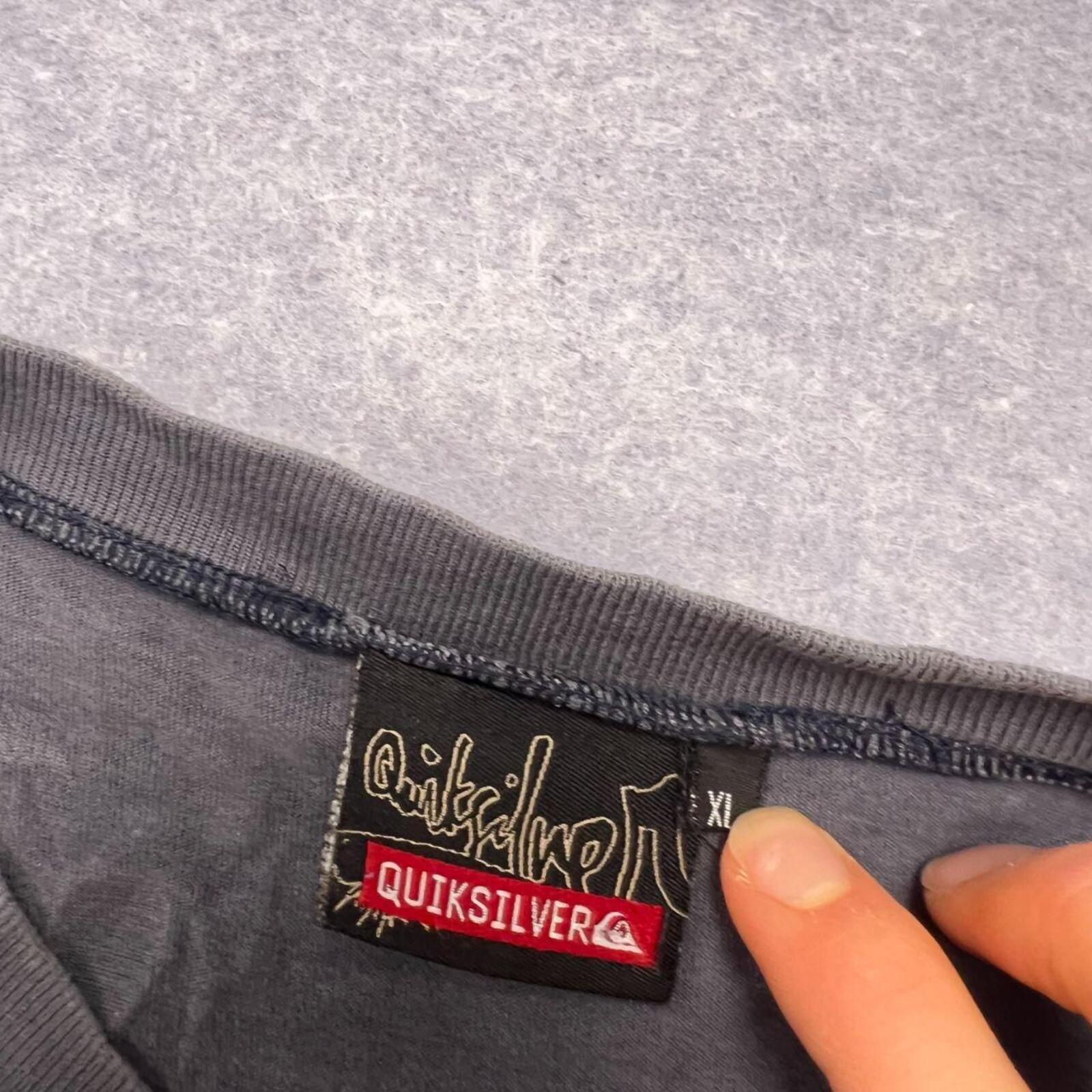 Vintage Quiksilver Surf Men's Blue & Grey Felt Spell-Out Graphic Tee Y2K XL