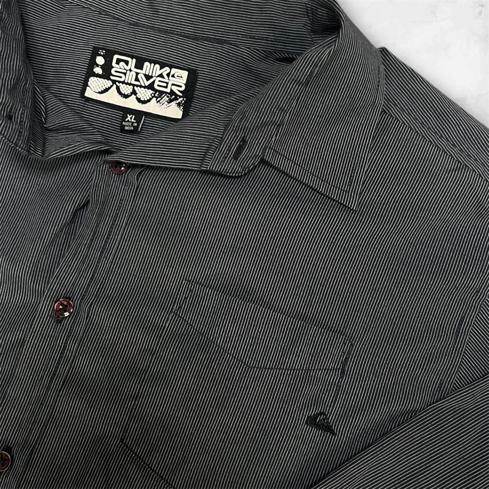 Vintage Quiksilver Surf Men’s Navy & White Pinstripe Spell-Out Button Up Longsleeve Shirt Y2K XL