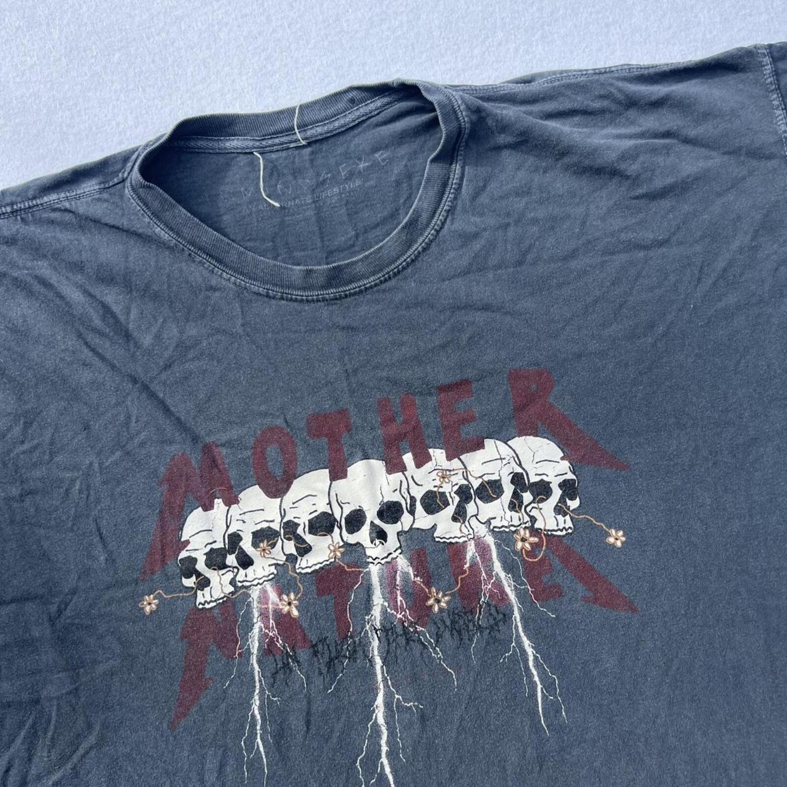 In Minds Eye “Mother Nature” Surf Men's Washed Grey Skull Graphic Tee XXL