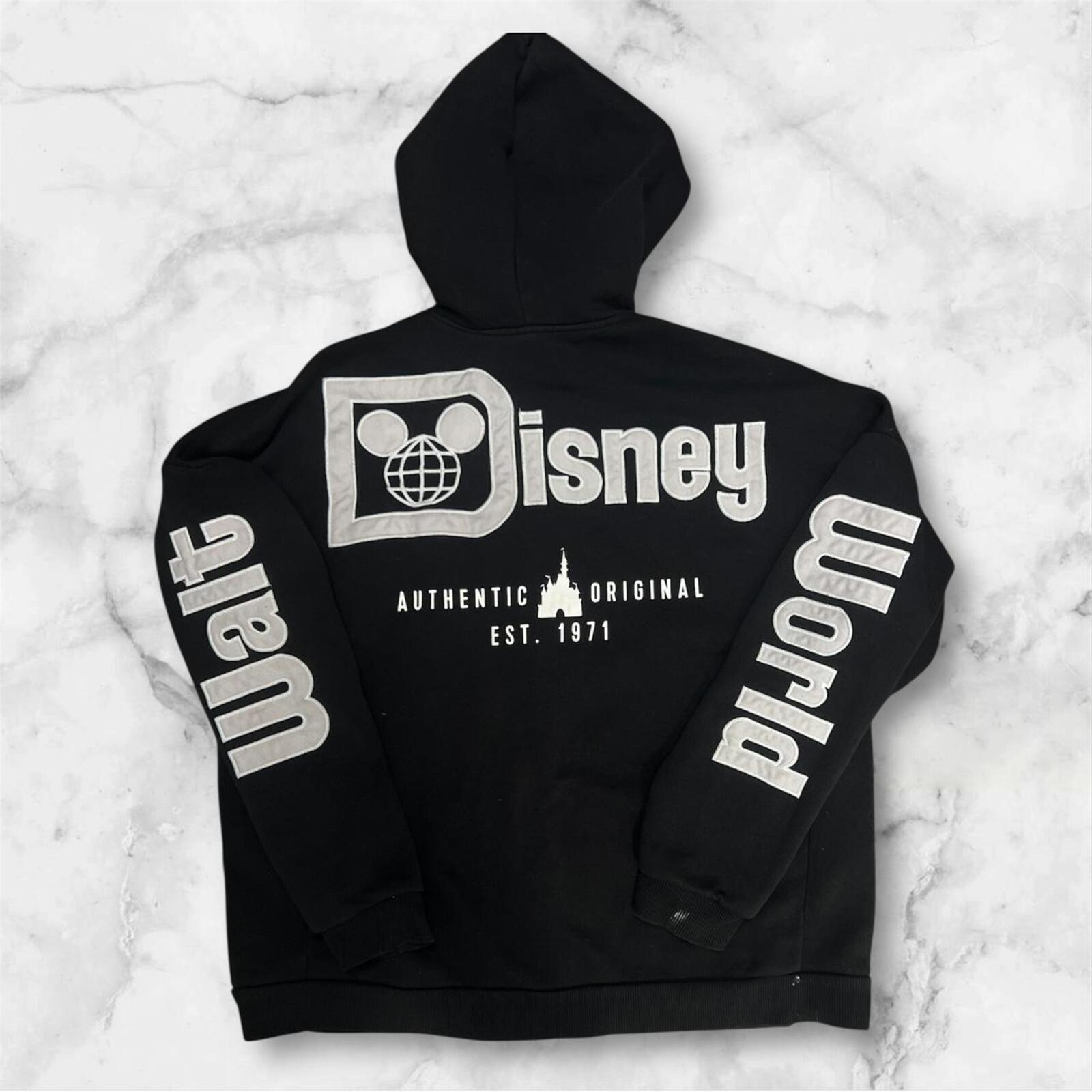 2025 Walt Disney World Mens Disney Parks Black & Grey AOP Spell Out Hoodie Large.