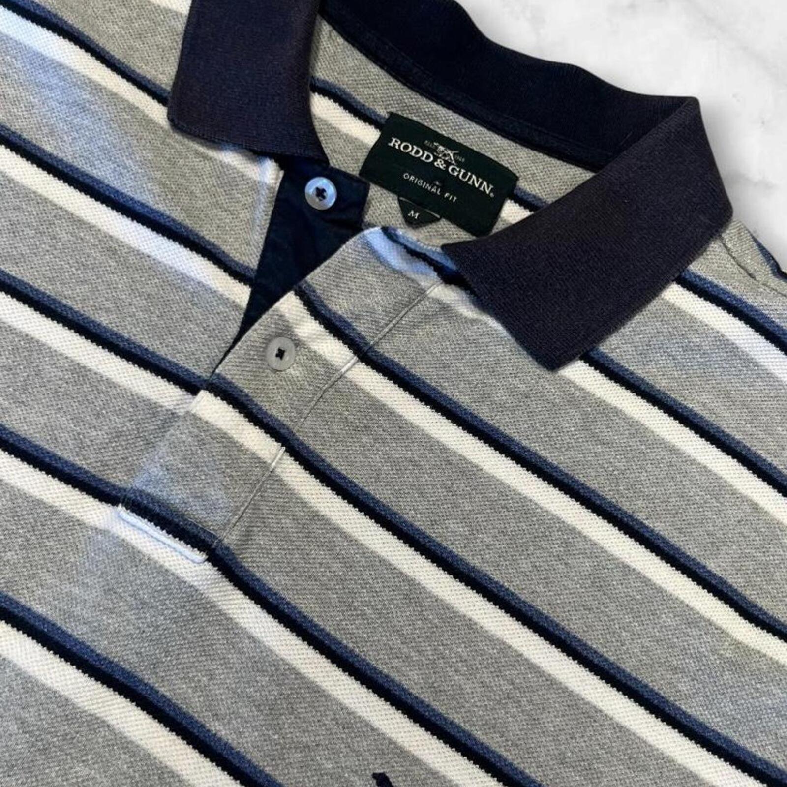 Rodd & Gunn Men’s Grey, White & Black Striped Polo (Navy Dog) Preppy Medium
